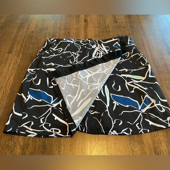 Callaway Black White Blue Ruffle Active Skort - size Medium - Picture 3 of 6